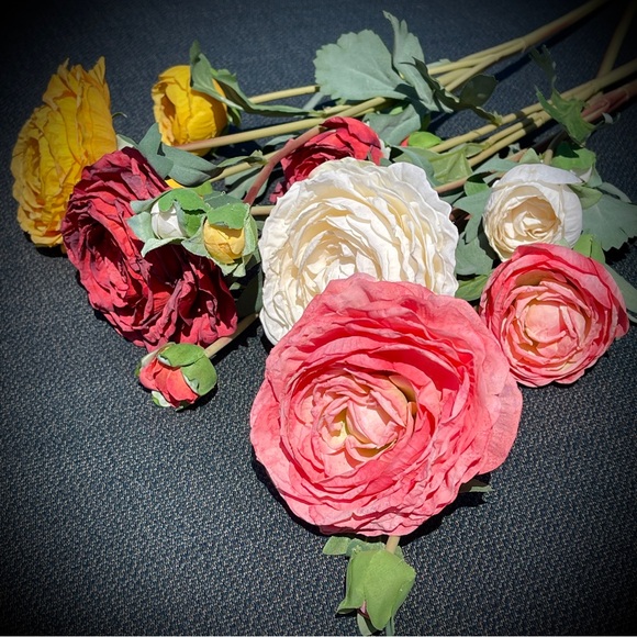 ?Size M/L Limited Edition Designer Straw Sun Hat with Artificial Flowers – Only main image 5